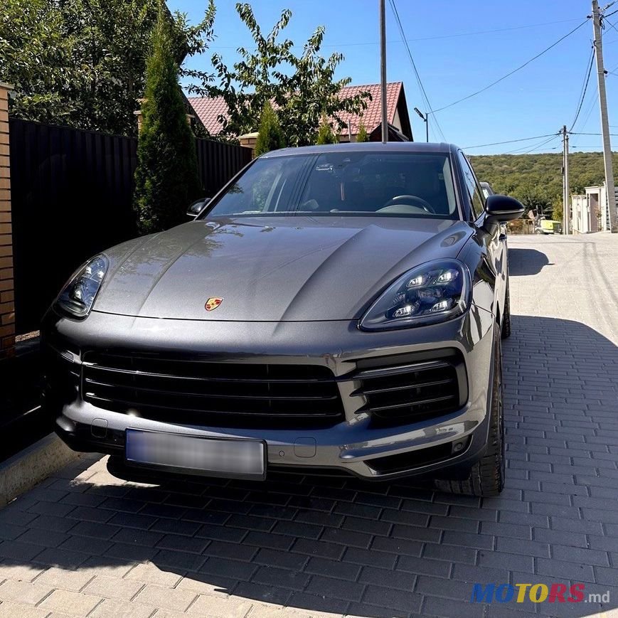 2020' Porsche Cayenne photo #2