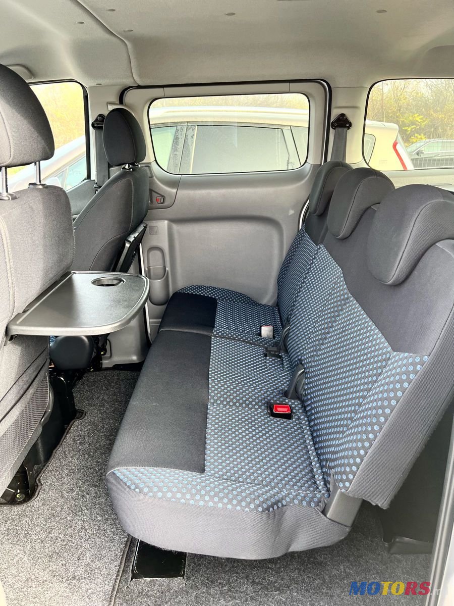 2012' Nissan Nv200 photo #5