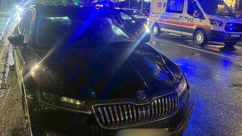 Un bărbat, lovit mortal de o mașină pe trecerea de pietoni. Șoferul a fugit de la fața locului