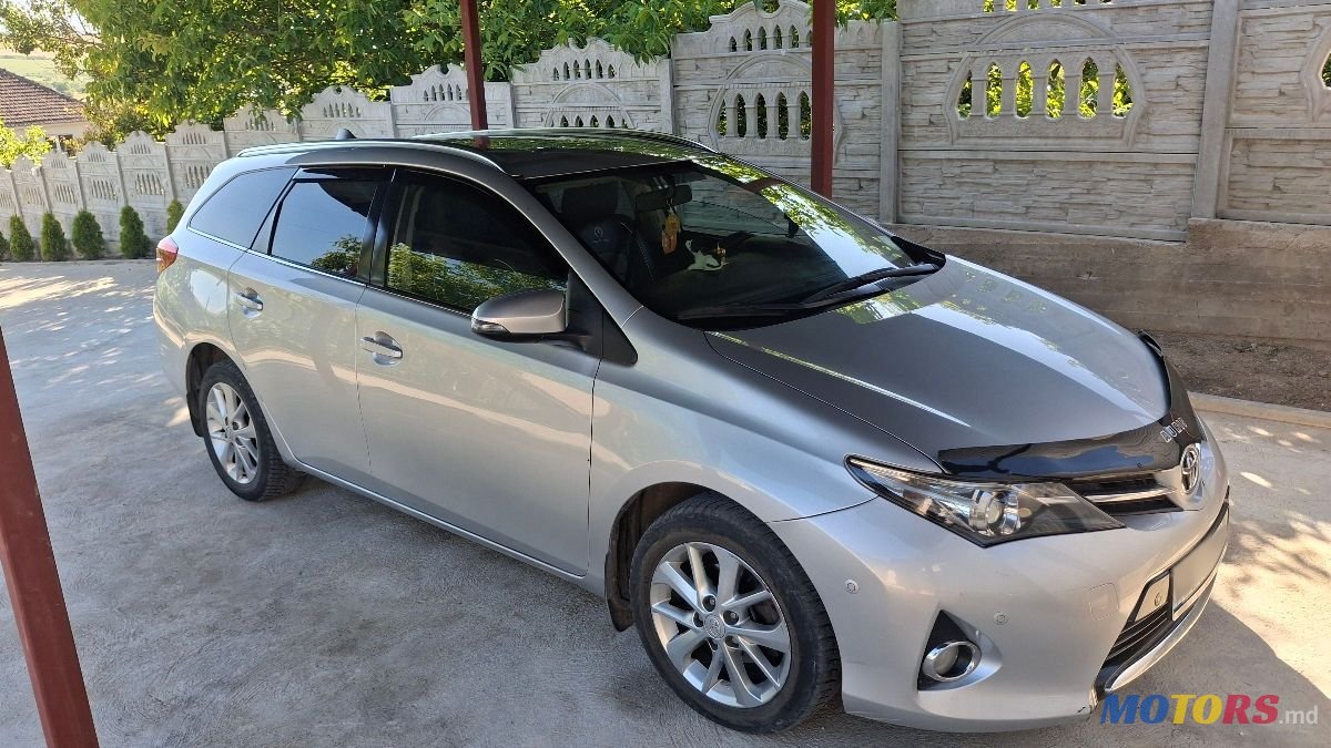 2013' Toyota Auris photo #6