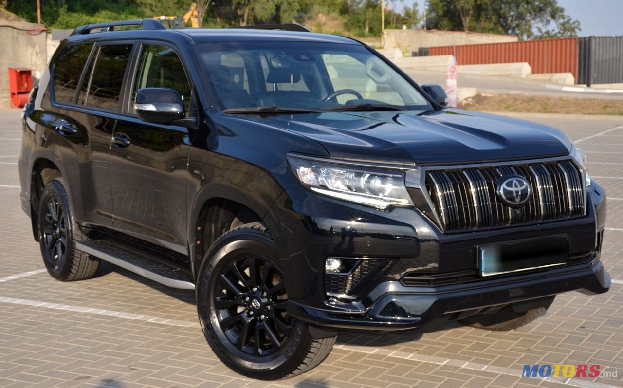 2020' Toyota Land Cruiser Prado photo #3