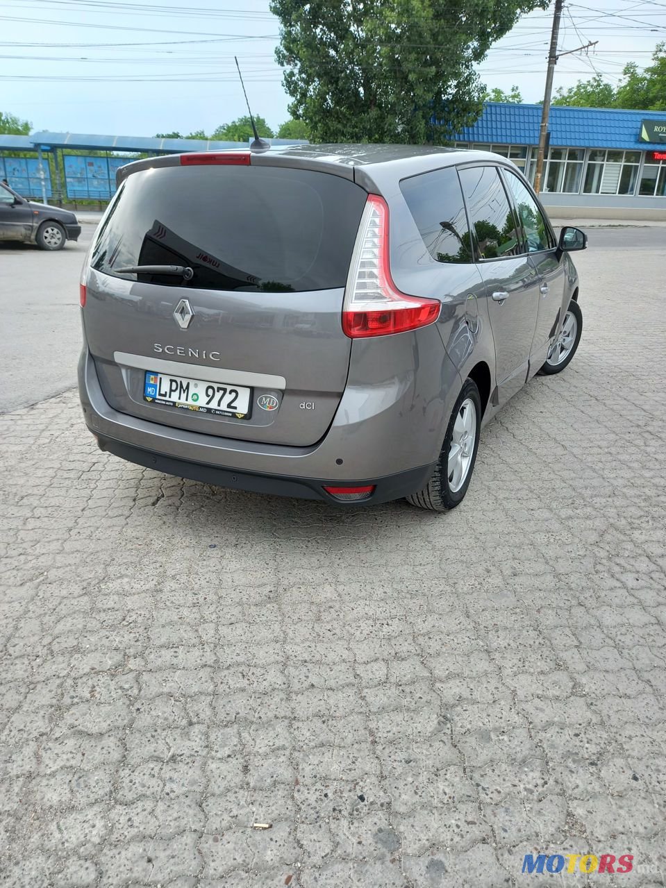 2010' Renault Grand Scenic photo #2