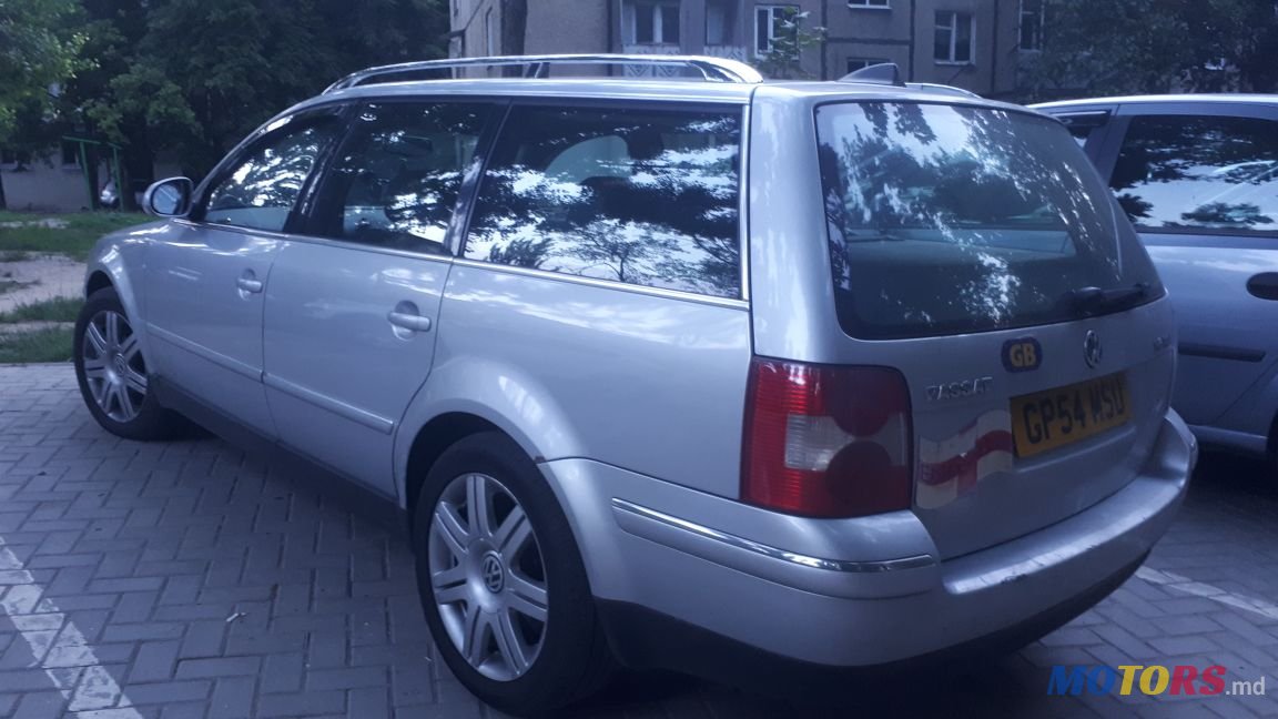 2004' Volkswagen Passat photo #2