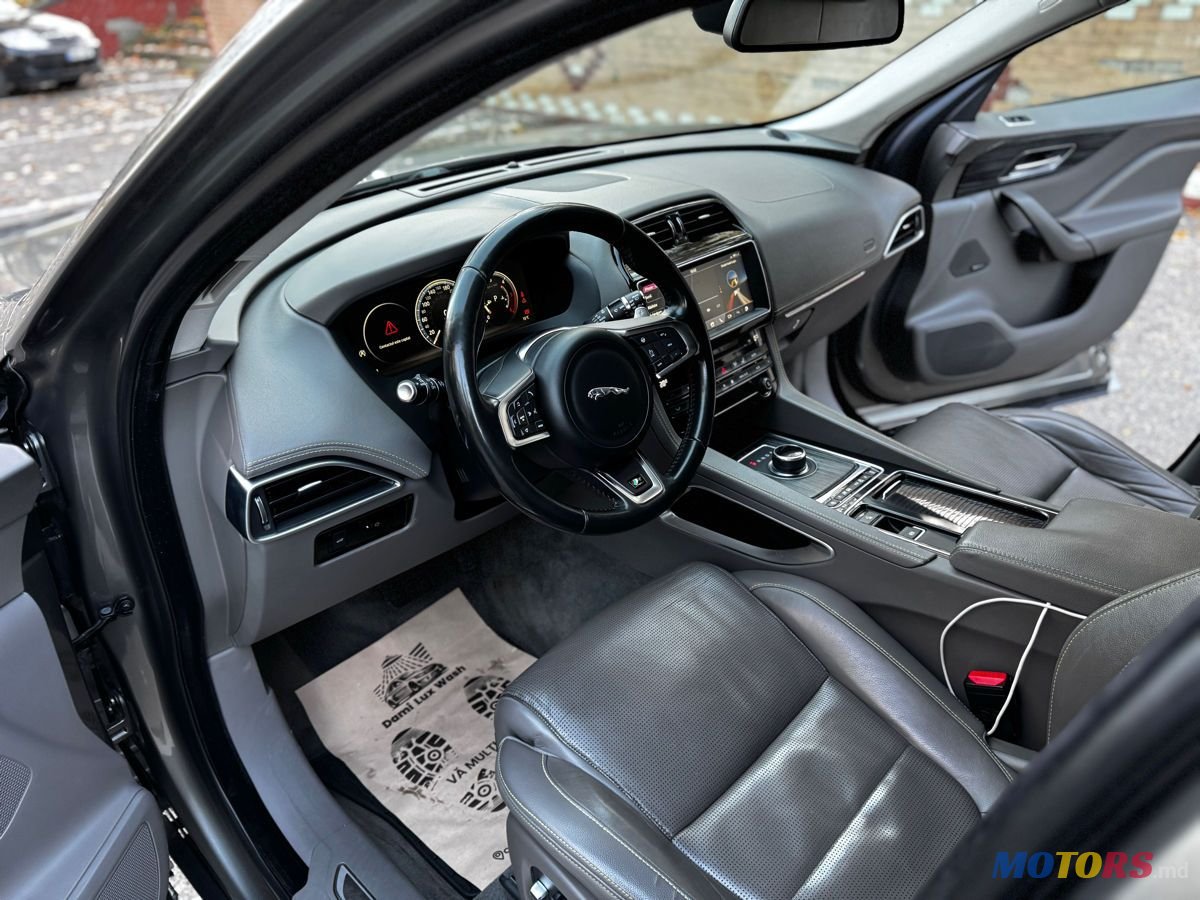 2018' Jaguar F-Pace photo #6