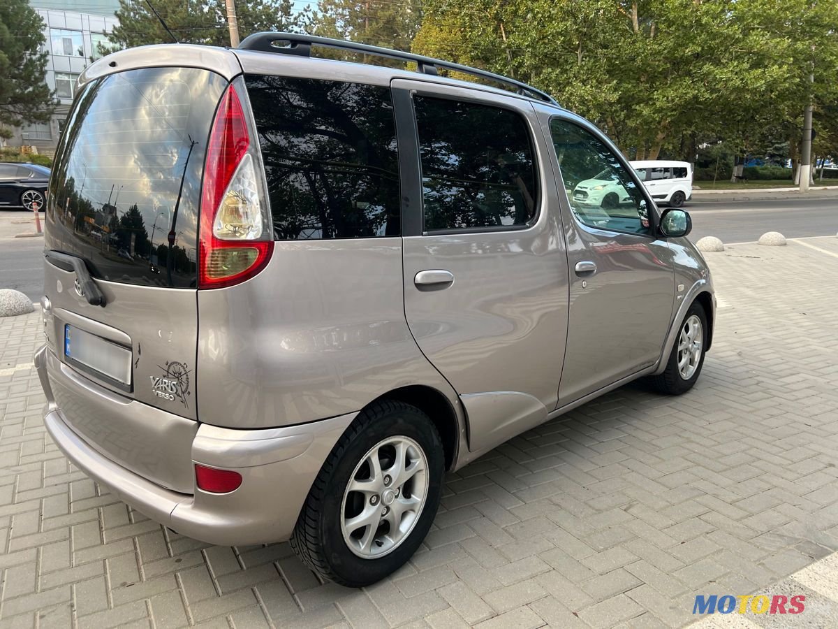 2005' Toyota Yaris Verso photo #6