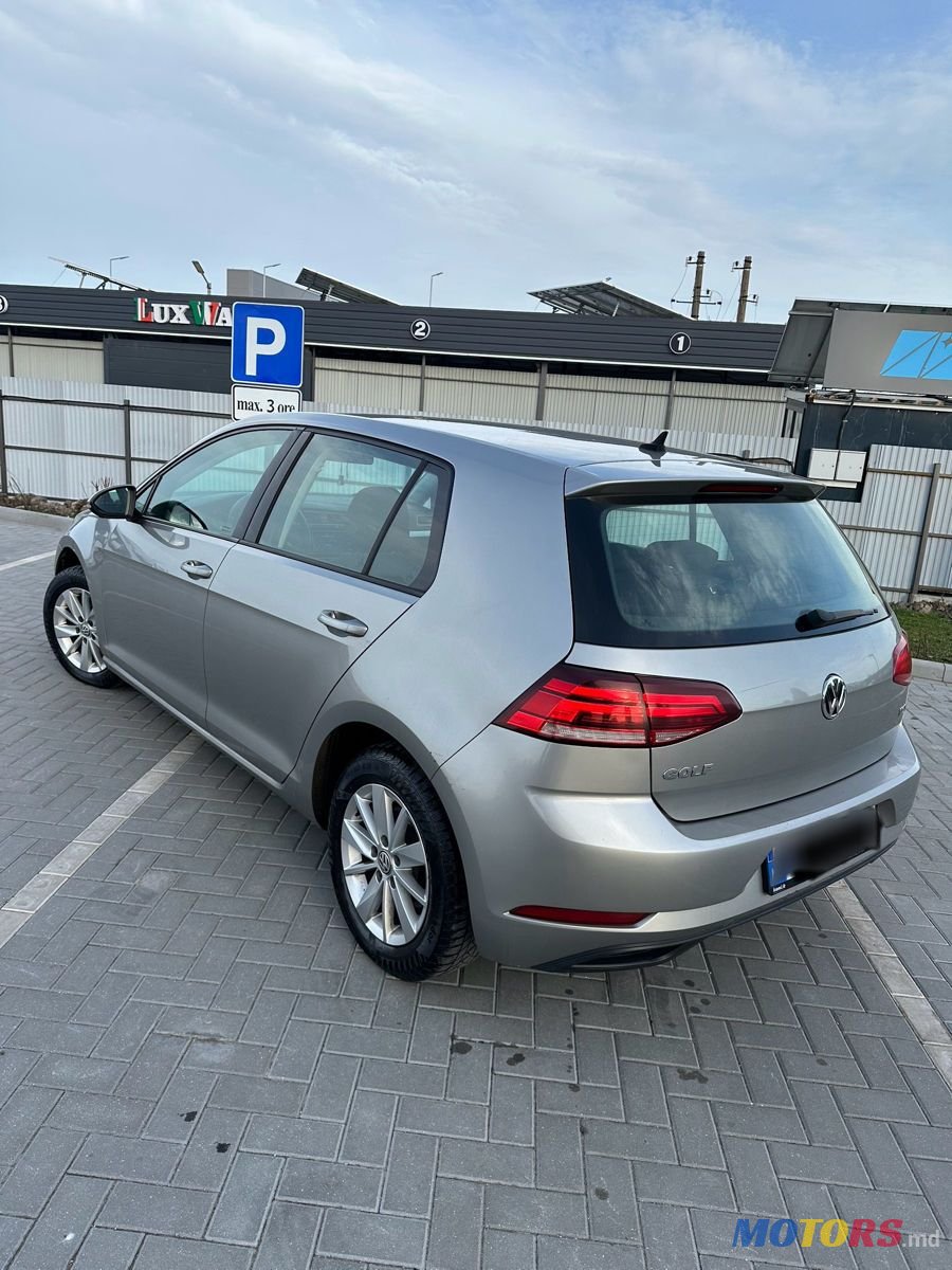 2017' Volkswagen Golf photo #5