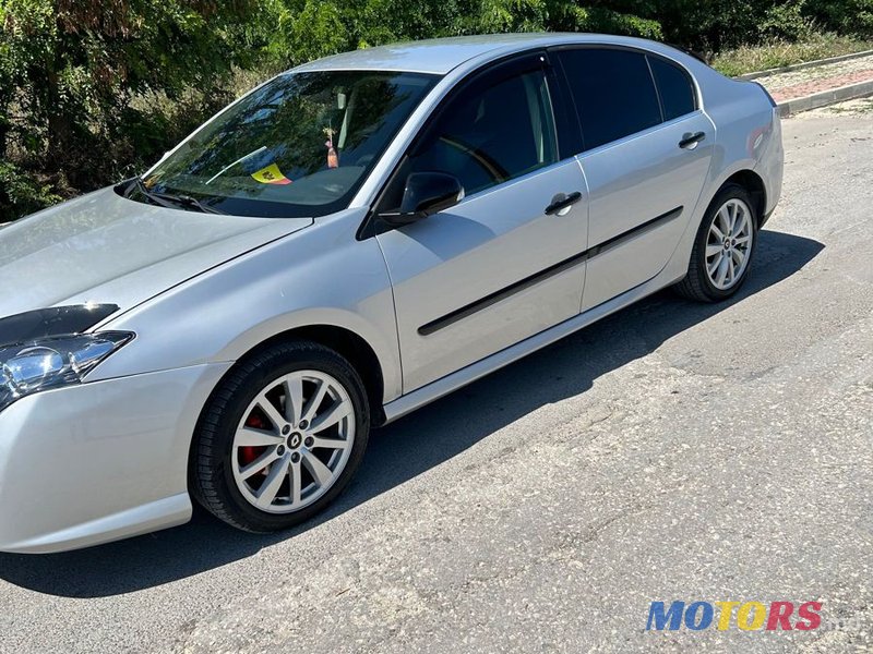 2010' Renault Laguna photo #2