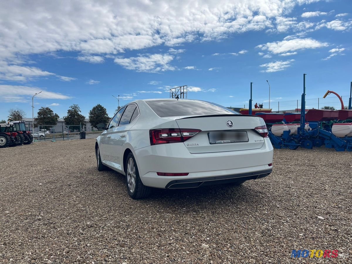 2015' Skoda Superb photo #5
