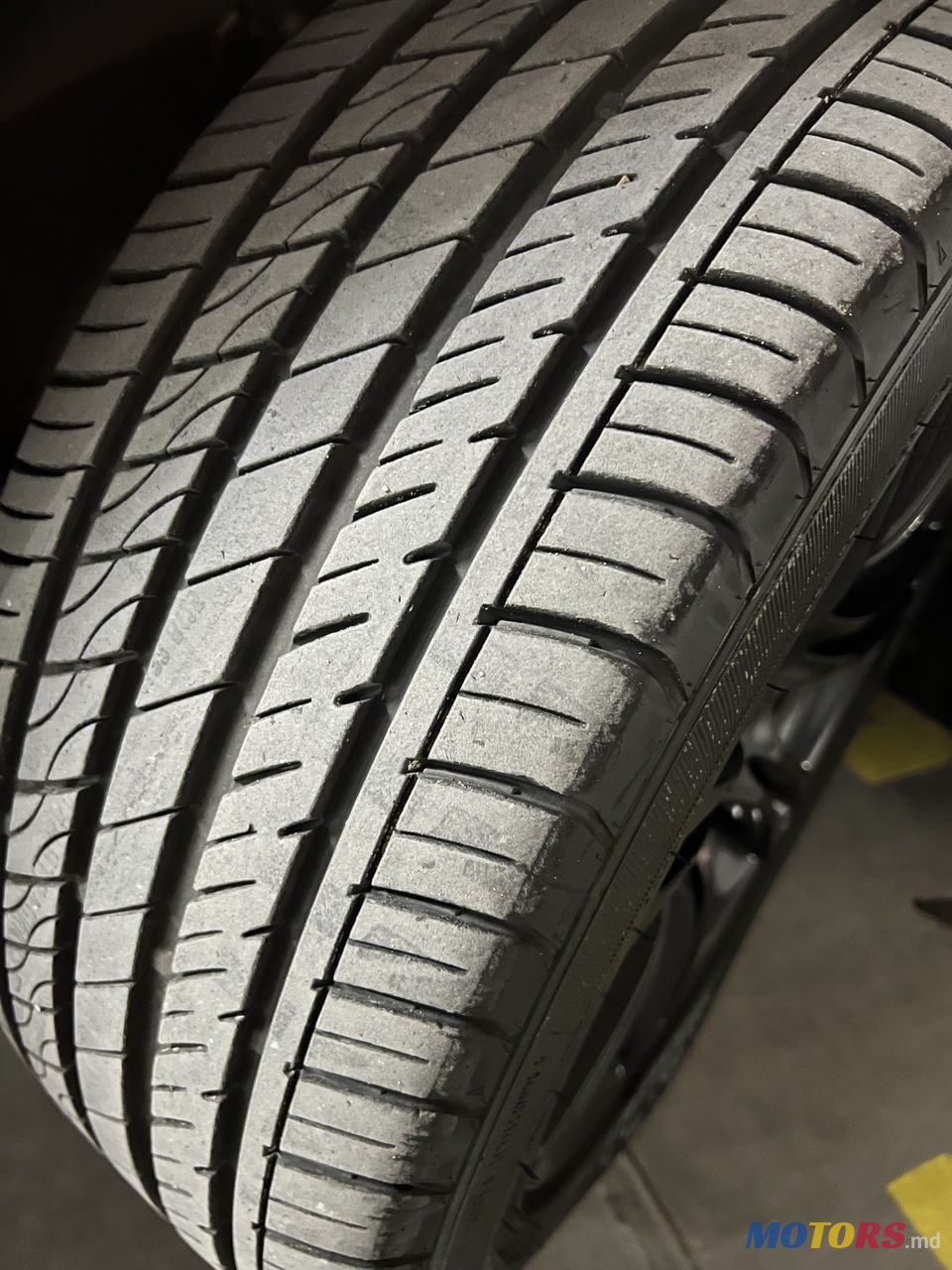 2011' BMW 5 Series photo #6