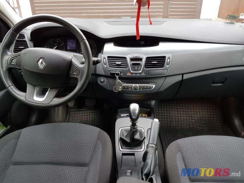 2008' Renault Laguna photo #3