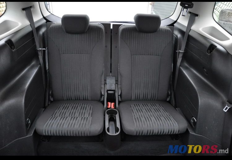 2012' Opel Zafira photo #6