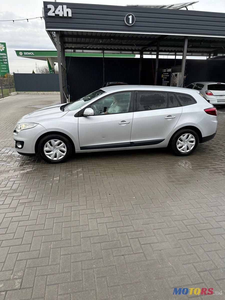 2012' Renault Megane photo #2