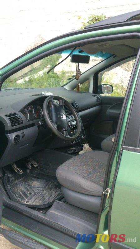 2001' Volkswagen Sharan photo #3