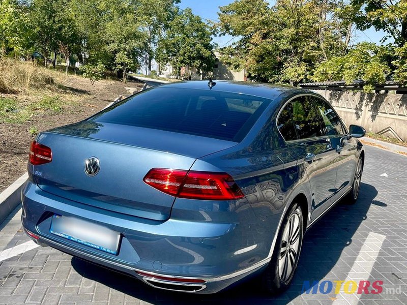 2018' Volkswagen Passat photo #2