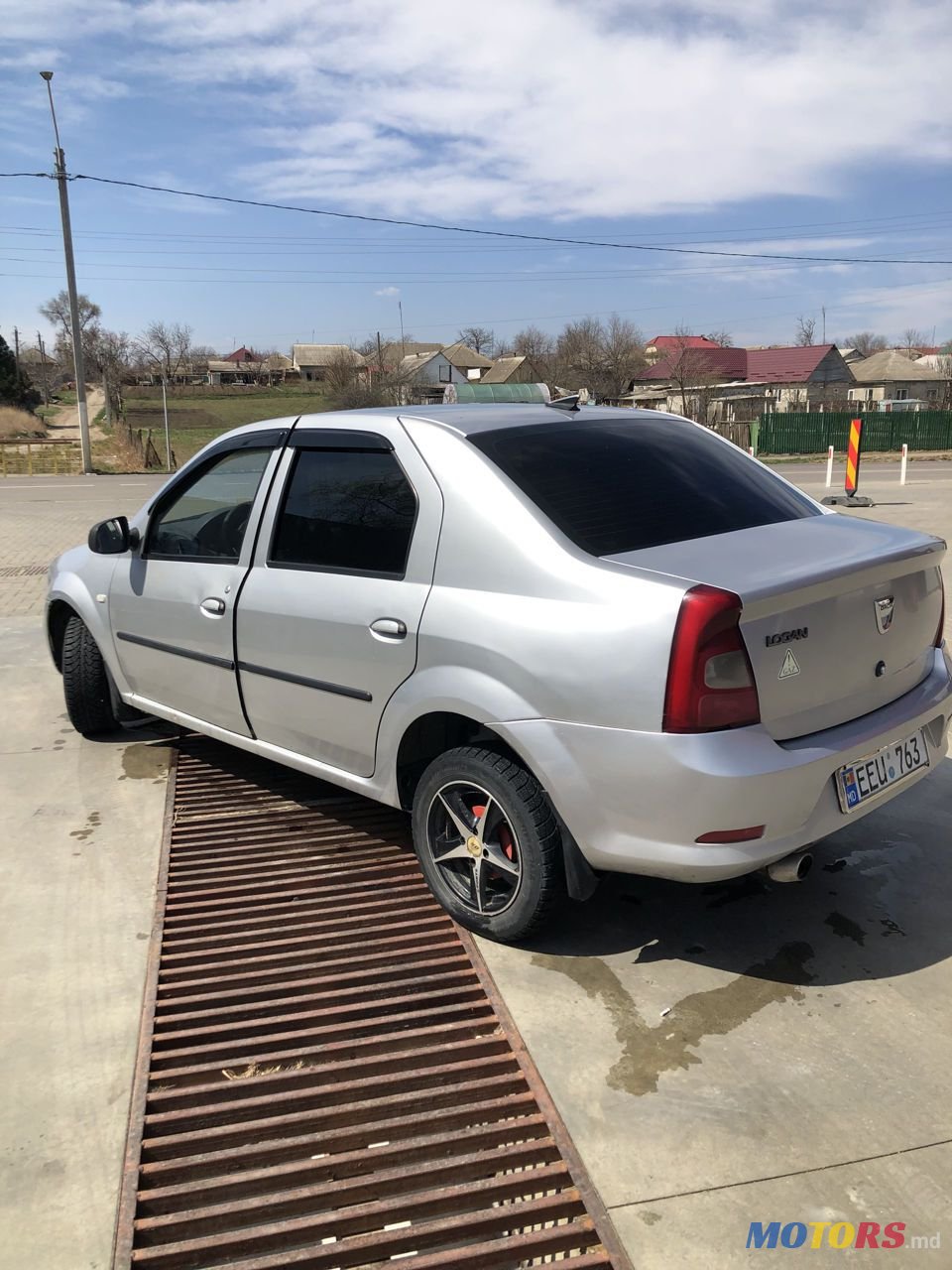 2012' Dacia Logan photo #2