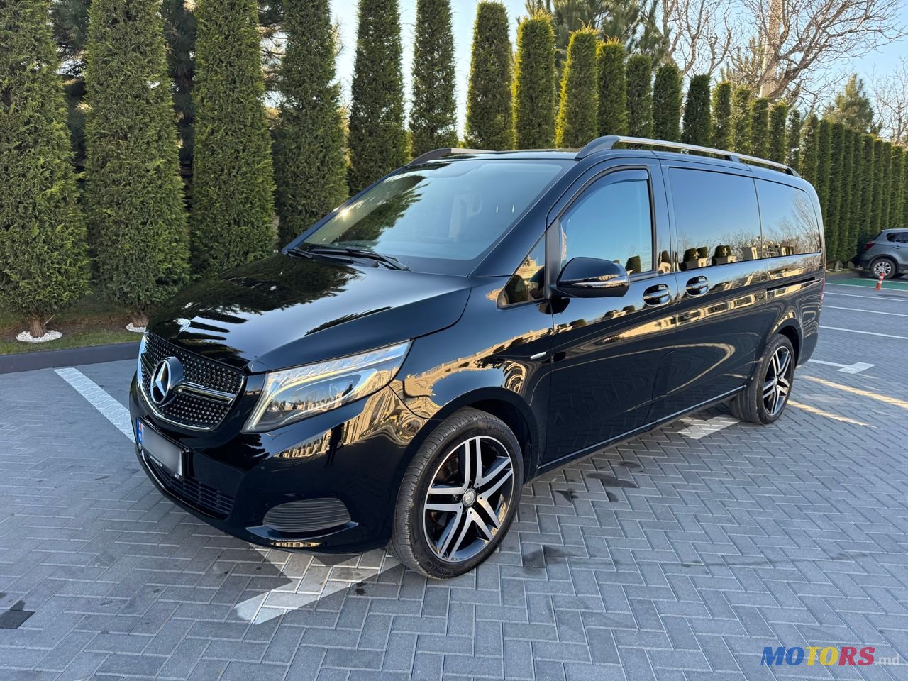 2017' Mercedes-Benz V-Class photo #2