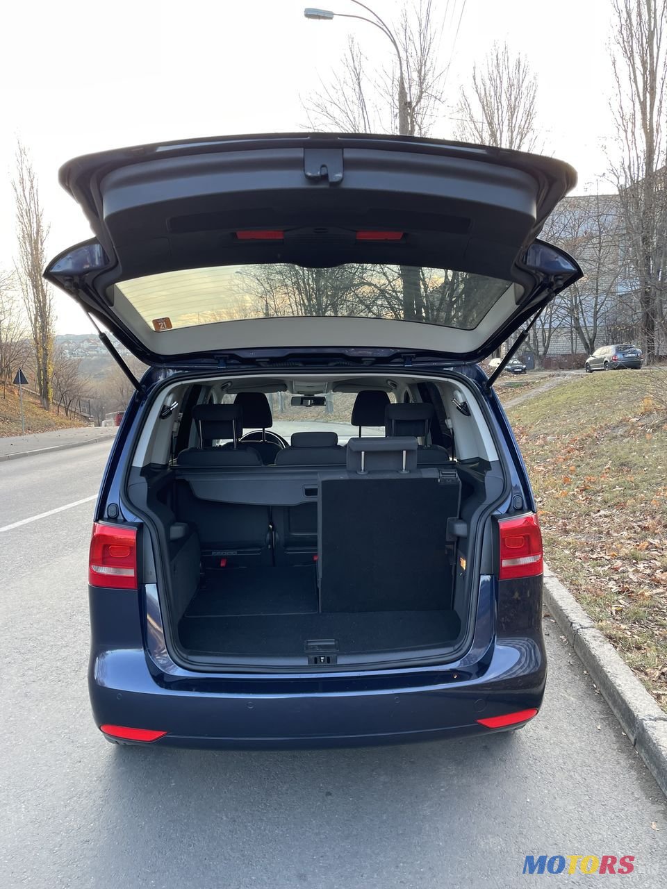 2014' Volkswagen Touran photo #4