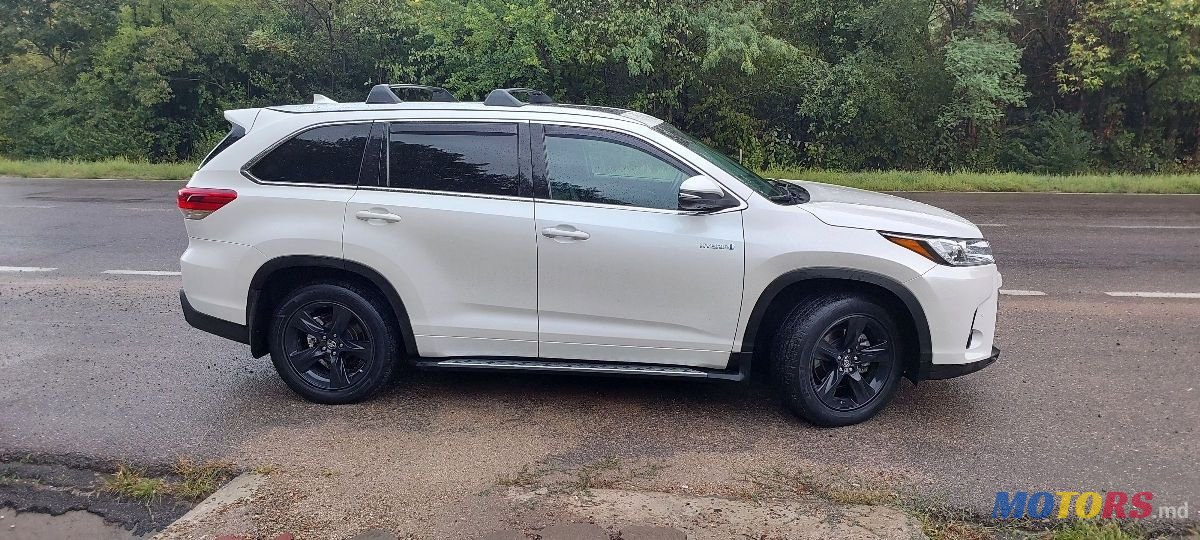 2017' Toyota Highlander photo #2