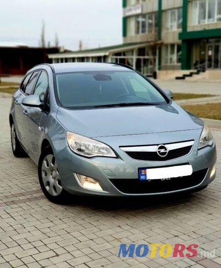 2012' Opel Astra photo #2