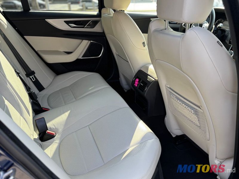2022' Jaguar XE photo #2