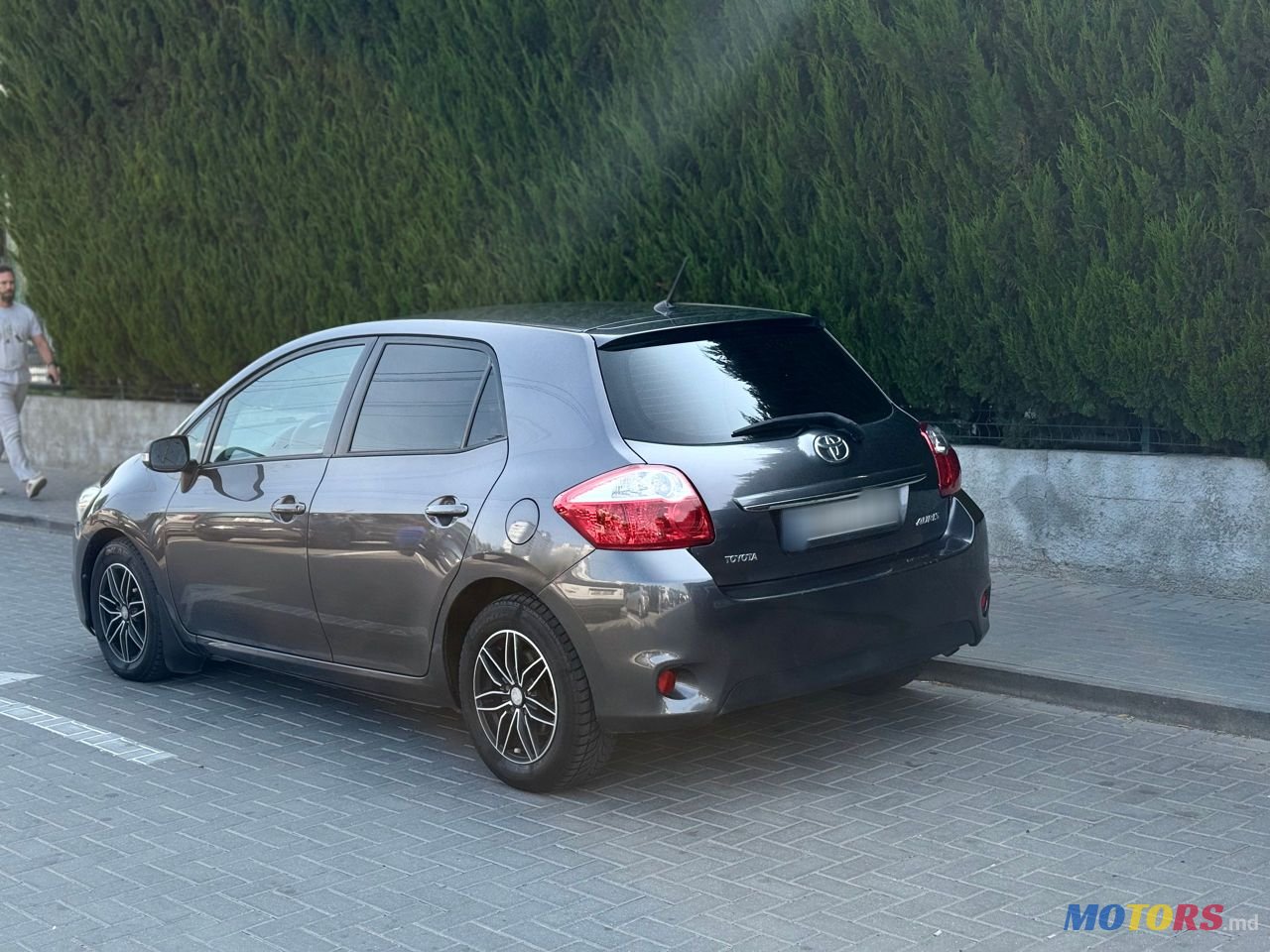 2011' Toyota Auris photo #4