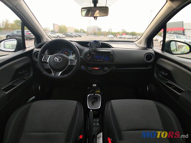 2015' Toyota Yaris photo #5