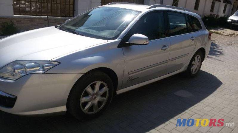 2010' Renault Laguna photo #1