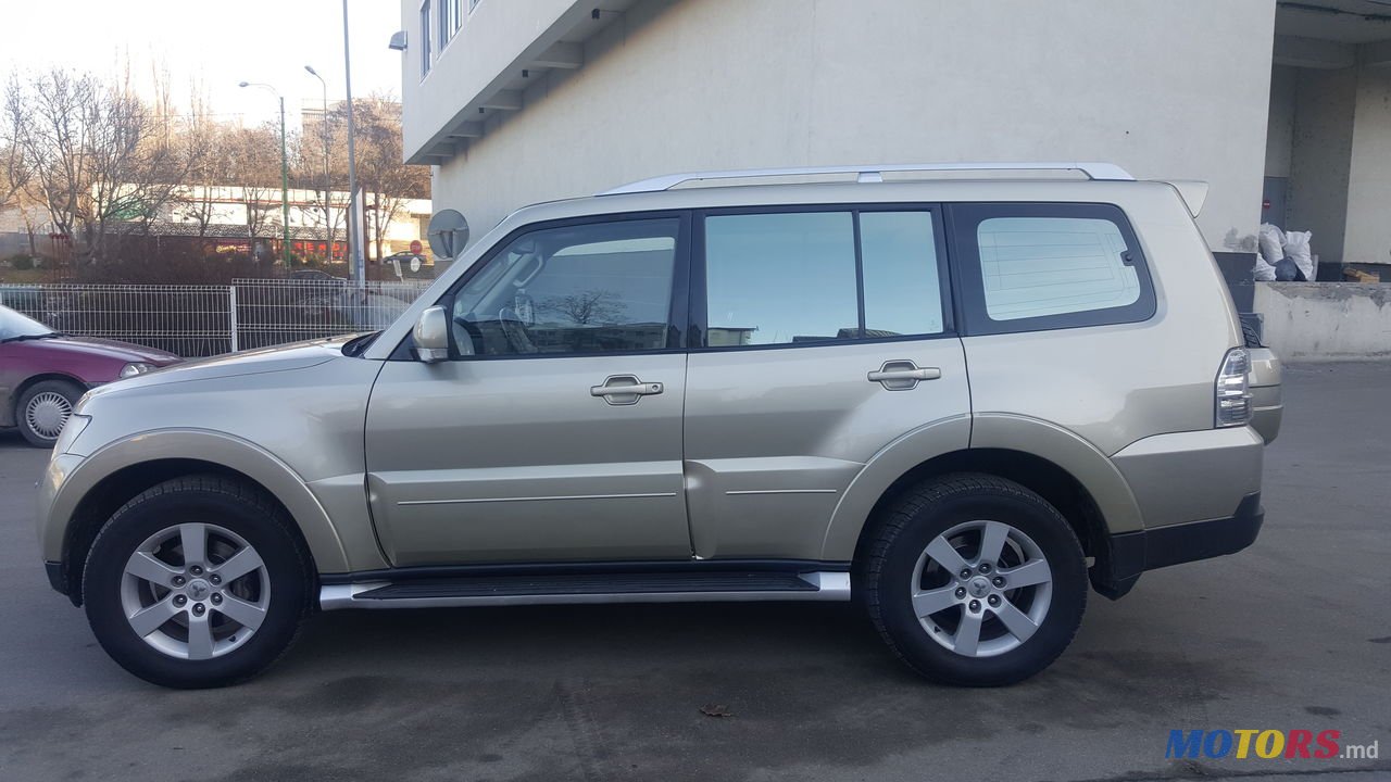2008' Mitsubishi Pajero photo #2