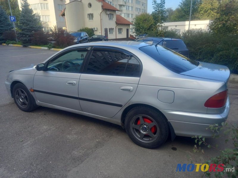 1998' Toyota Avensis photo #2