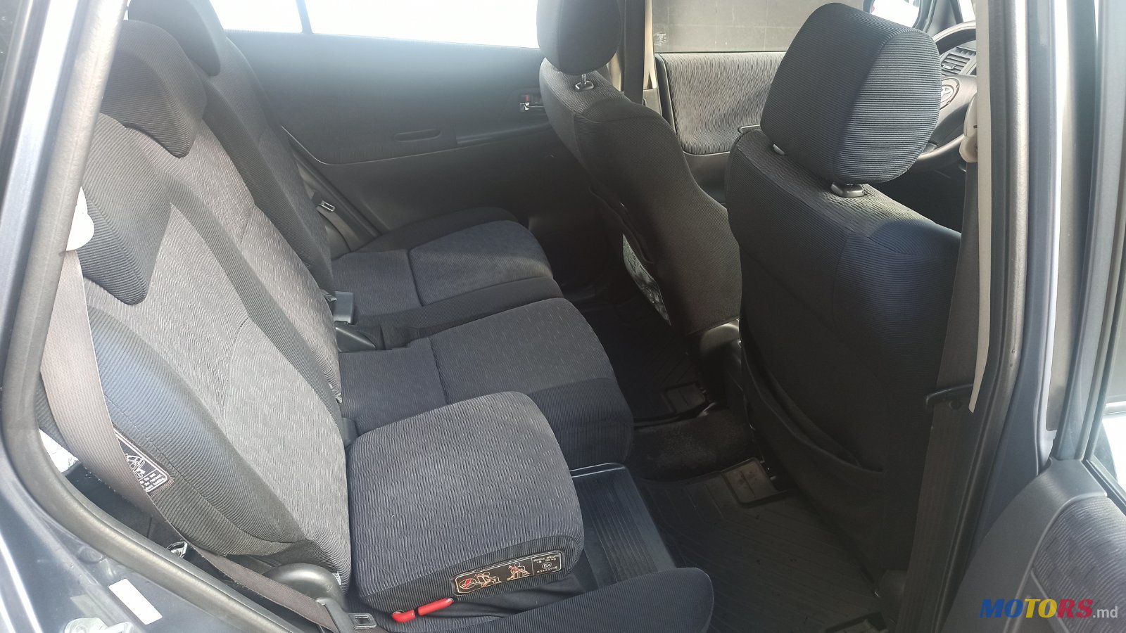 2003' Toyota Corolla Verso photo #3