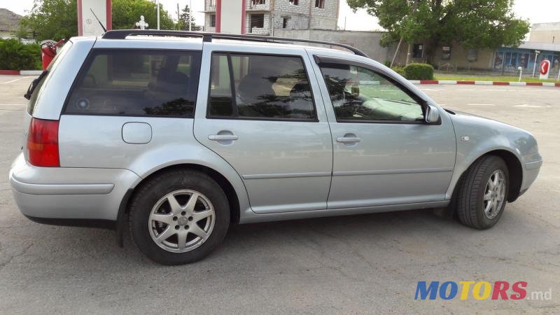 2004' Volkswagen Golf photo #1