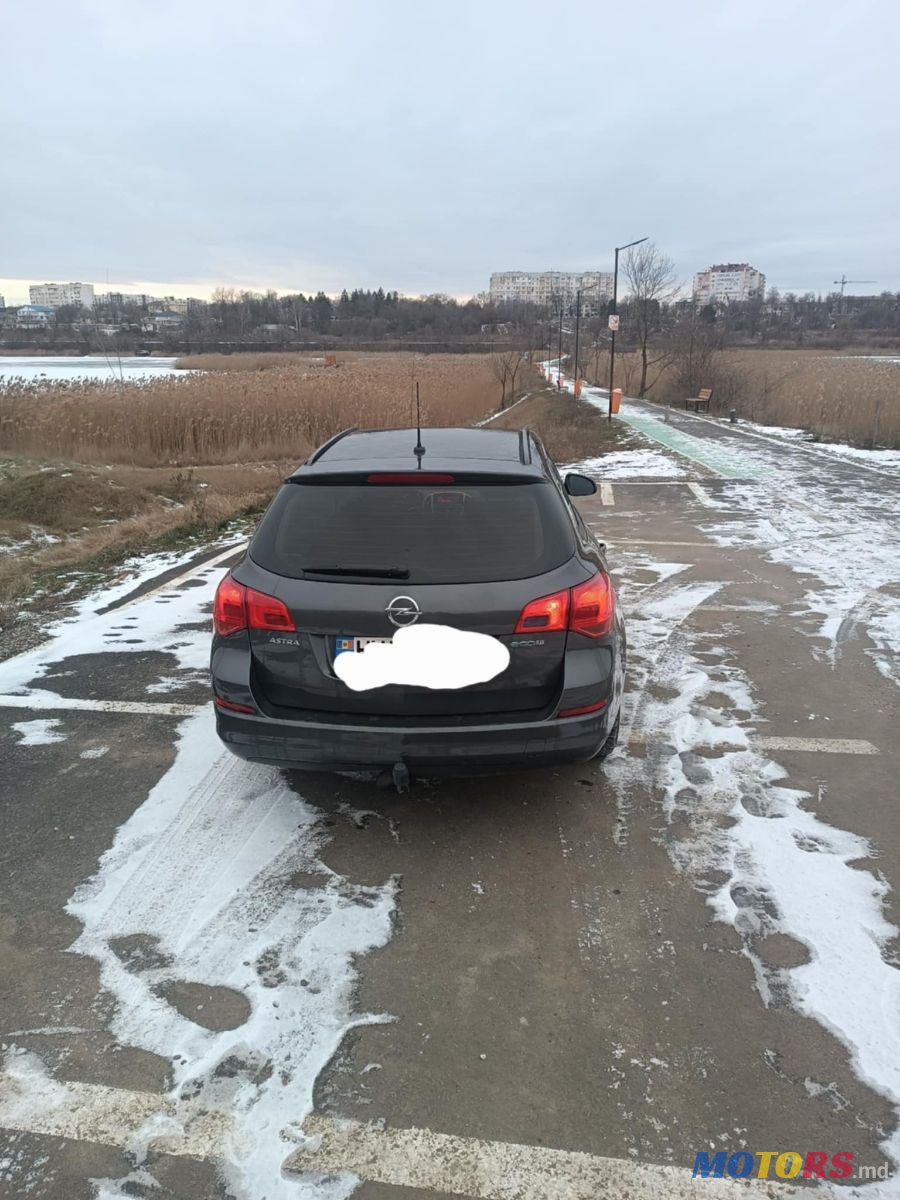 2011' Opel Astra photo #4