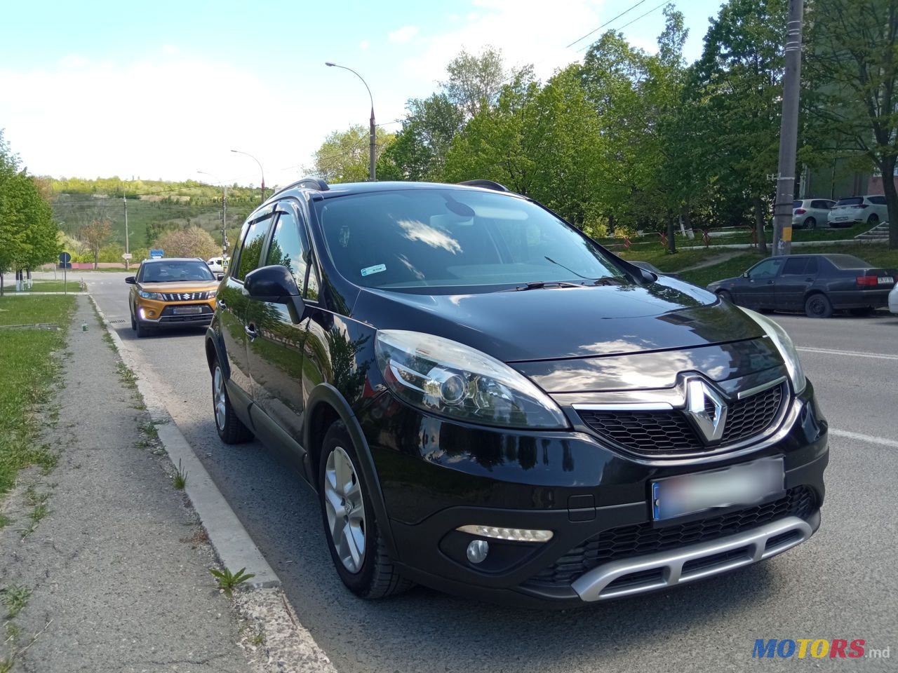 2013' Renault Scenic photo #2