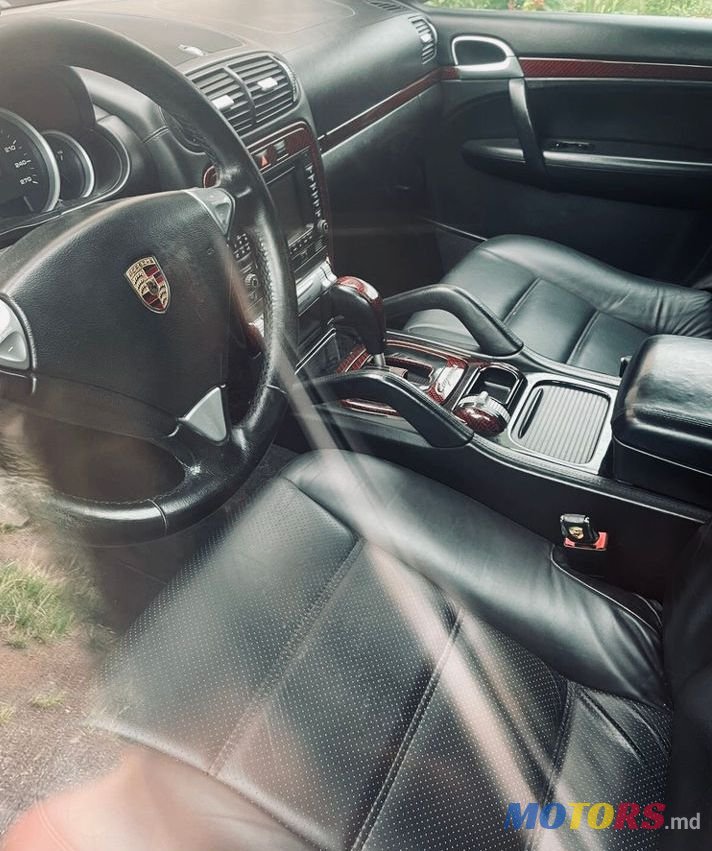2005' Porsche Cayenne photo #3