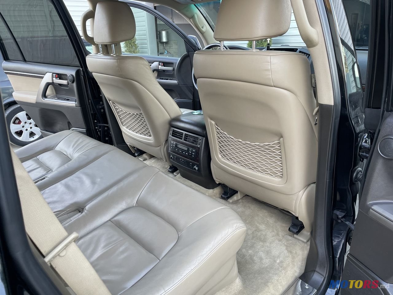 2009' Toyota Land Cruiser photo #3