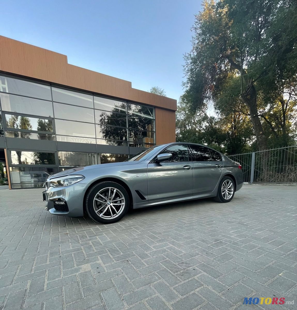 2017' BMW 5 Series photo #6