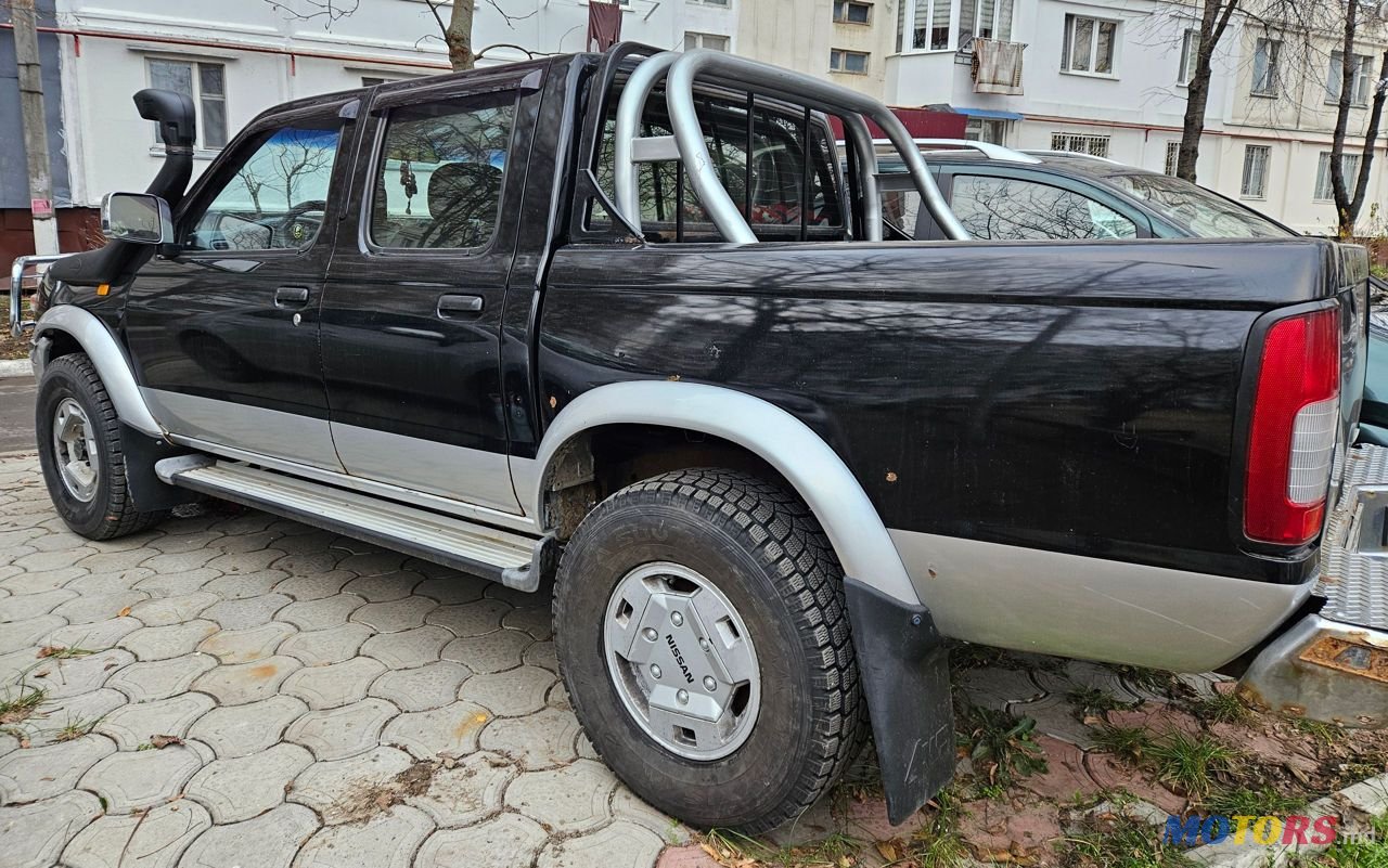 2001' Nissan Navara photo #5