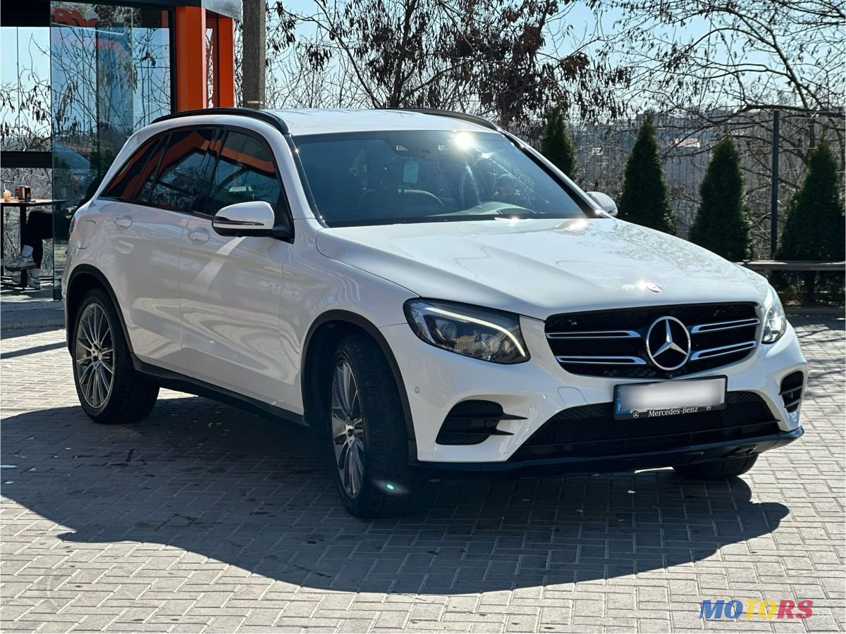 2015' Mercedes-Benz GLC photo #3