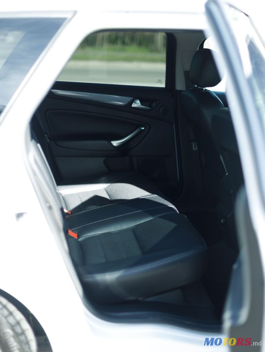 2011' Ford Mondeo photo #6