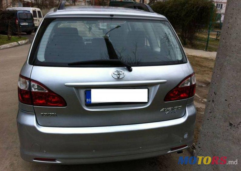 2005' Toyota Avensis photo #2