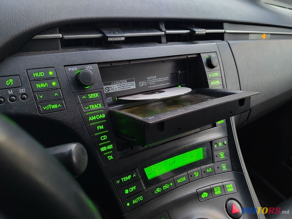 2010' Toyota Prius photo #6