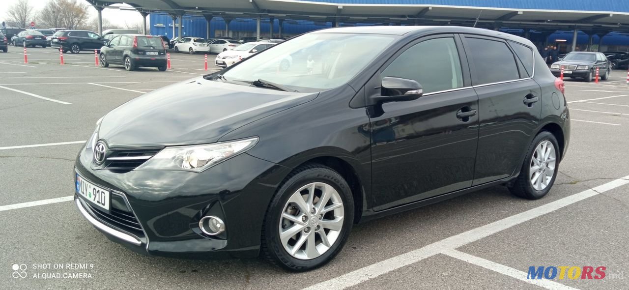 2013' Toyota Auris photo #1