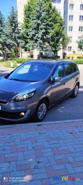 2012' Renault Grand Scenic photo #1