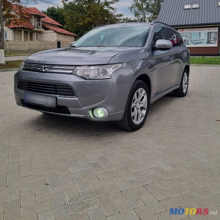 2013' Mitsubishi Outlander photo #1