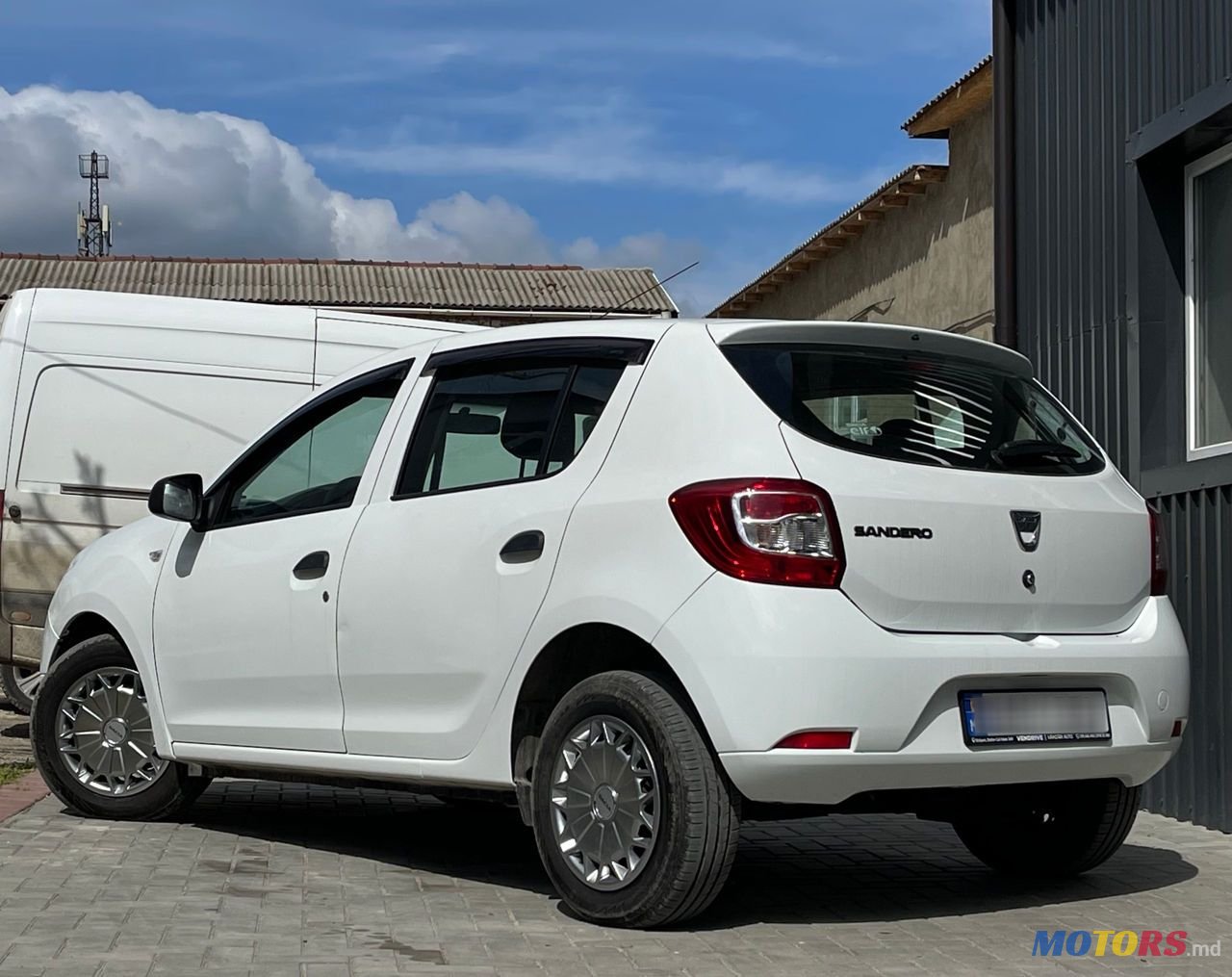 2014' Dacia Sandero photo #6