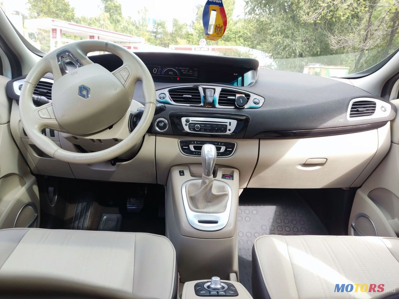 2014' Renault Scenic photo #6