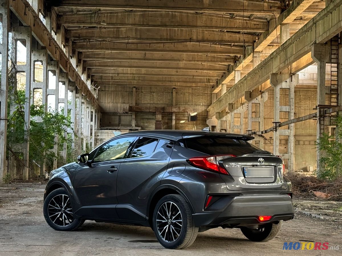 2018' Toyota C-HR photo #3