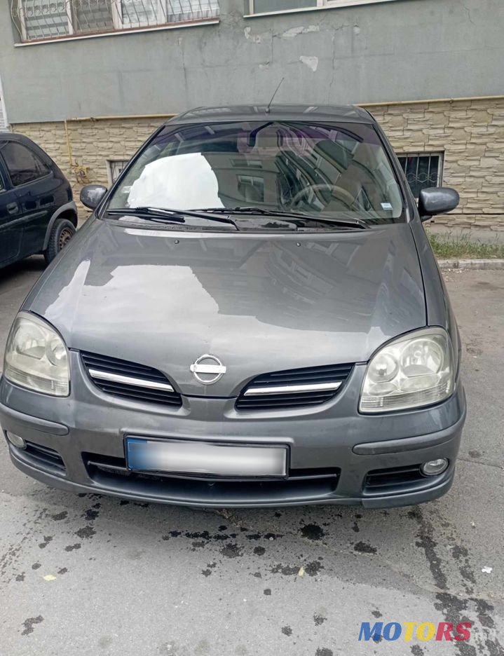 2005' Nissan Almera Tino photo #1