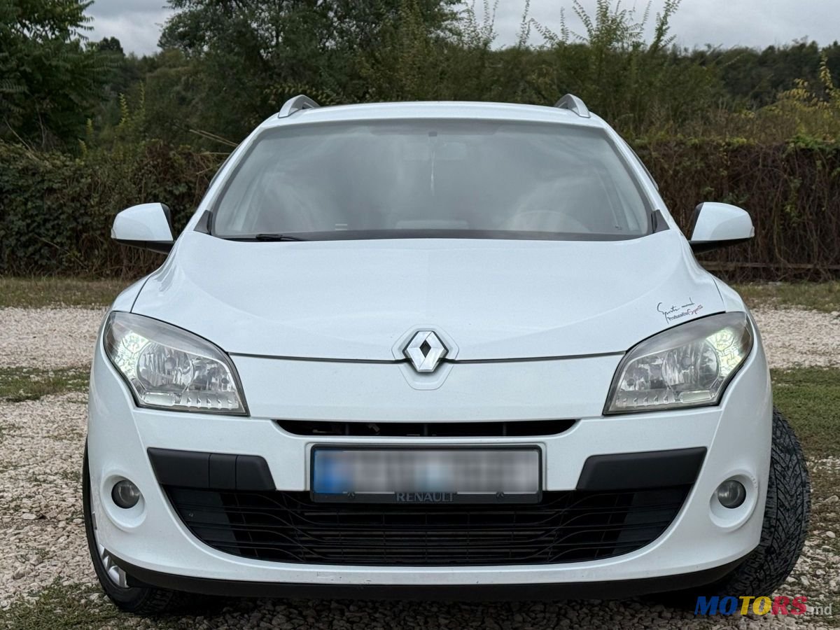 2011' Renault Megane photo #4