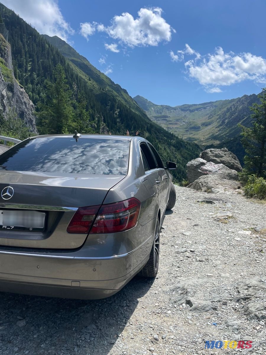 2011' Mercedes-Benz E-Class photo #4